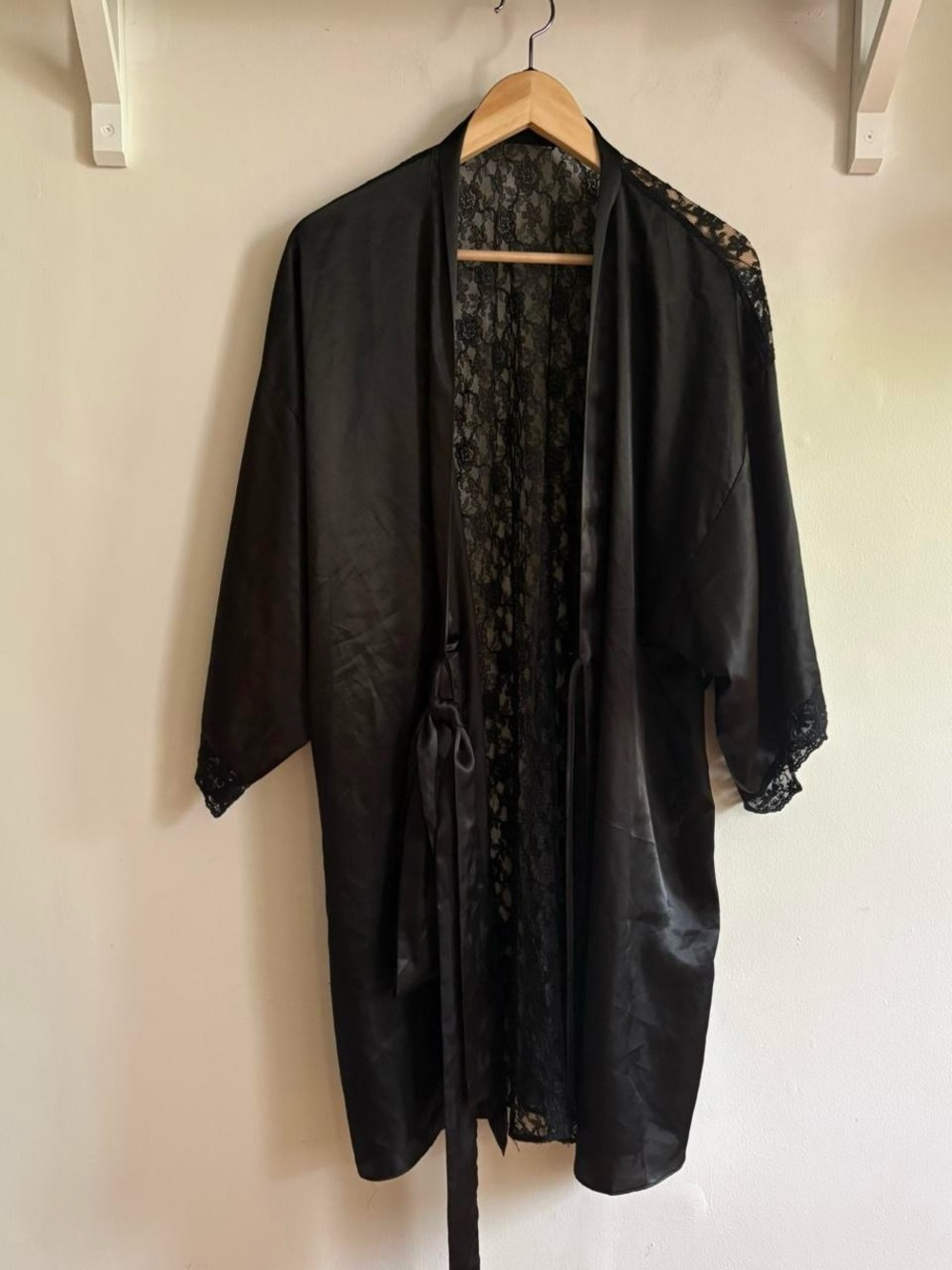 Vintage satin lace kimono cover-up - Picture 3 of 5